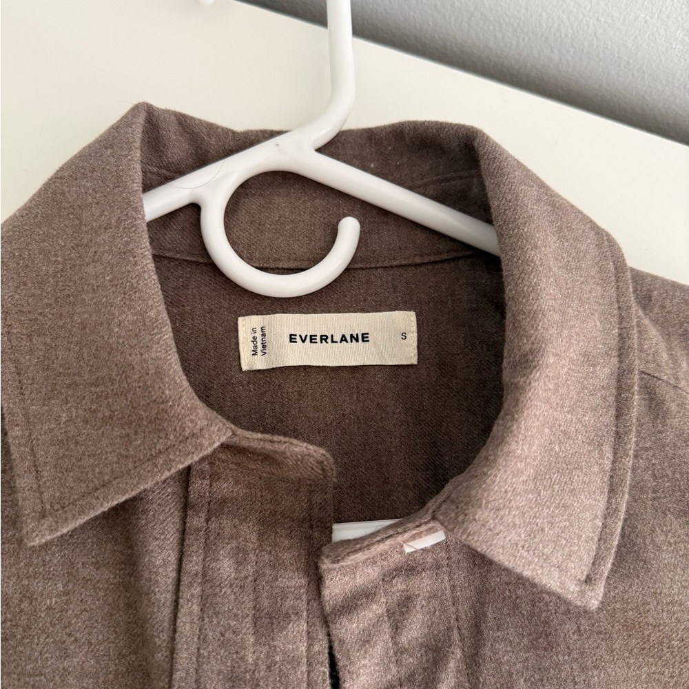 Everlane Women’s Mushroom Brown Overshirt - Picture 4 of 5